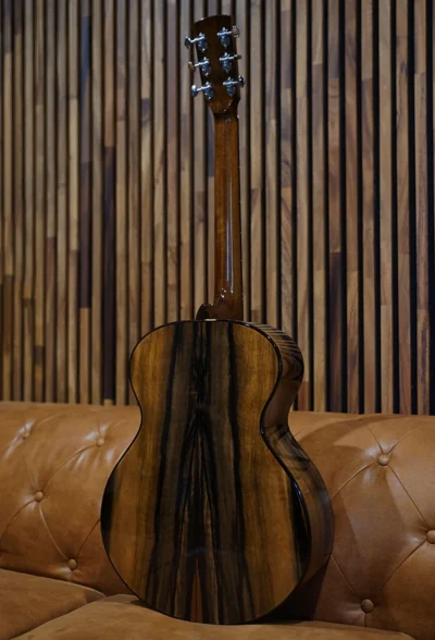 The Makers Choice Crelicam Ebony Guitar - Auditorium